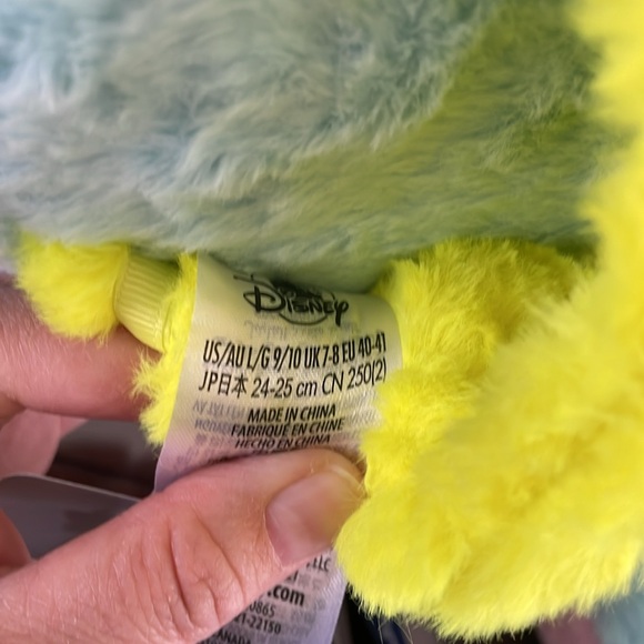 Disney Mickey and Minnie Fuzzy Slippers NWT - Picture 10 of 10